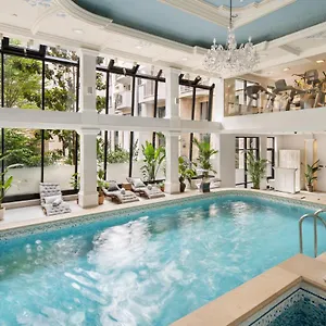 ***** Hotel Queen's Court & Ungarn